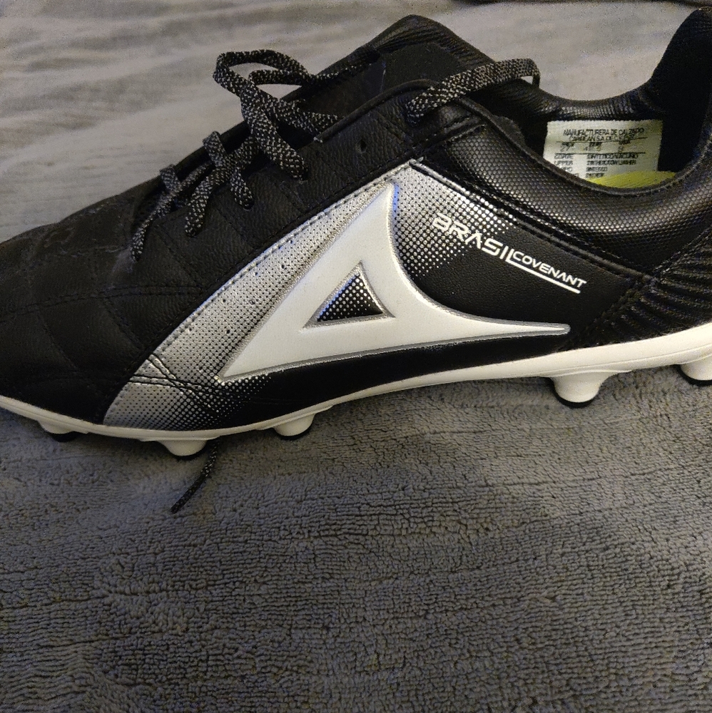Soccer cleats